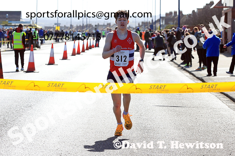 Mens under-17s 5k, 2025 Northern 12 and 6 Stage Road Relays and Junior 5k, Redcar. Photo: David T. Hewitson/Sports for All Pics